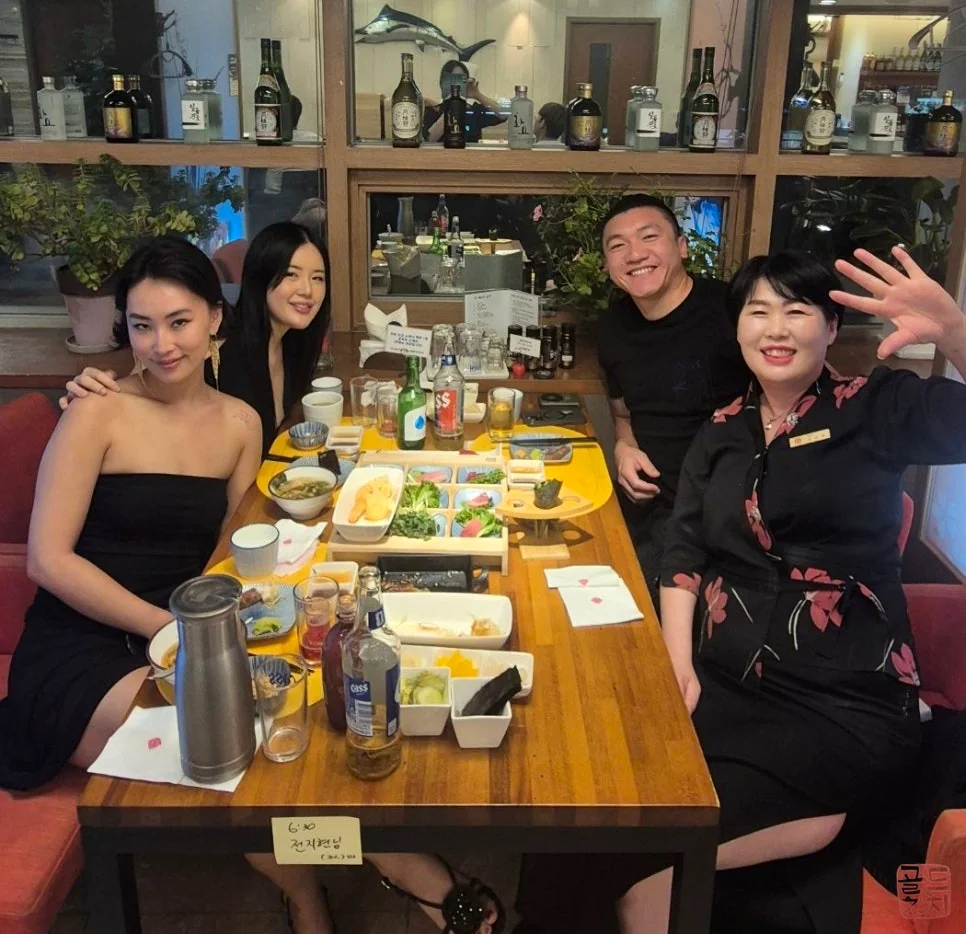 외국인 관광객도 다시 찾는 잠실의 맛, 캐나다 친구들과 함께한 방이동 참치 코스요리