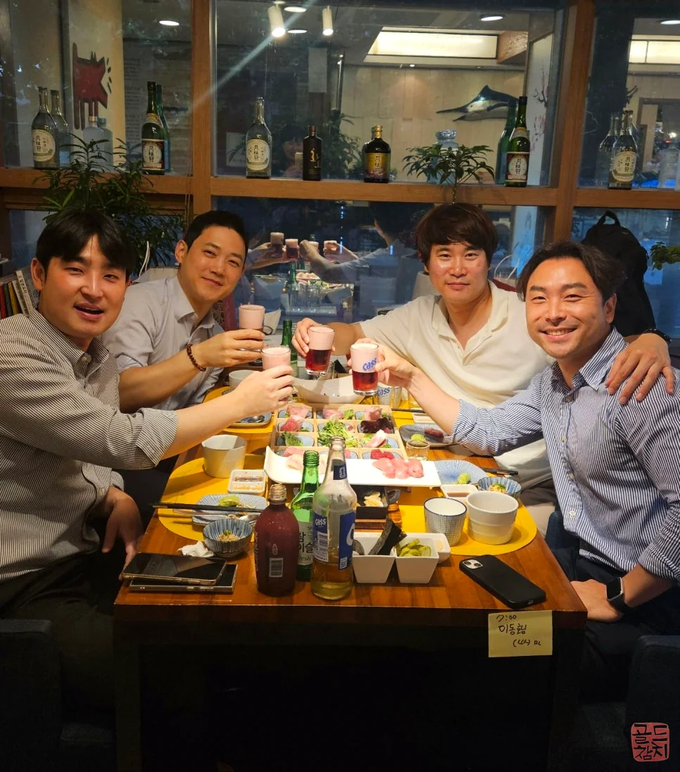 방이동에서 나누는 오랜 우정, 중학교 동창 4인의 정겨운 저녁 시간