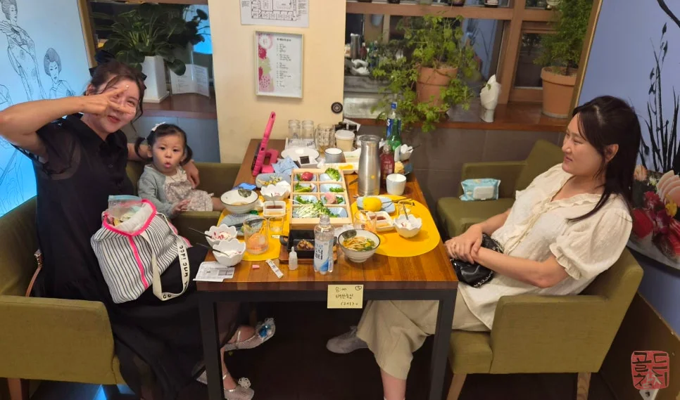 잠실야구장 간 남편과 아들, 엄마는 친구와 함께 방이동 골드참치에서 즐기는 여유로운 저녁 식사