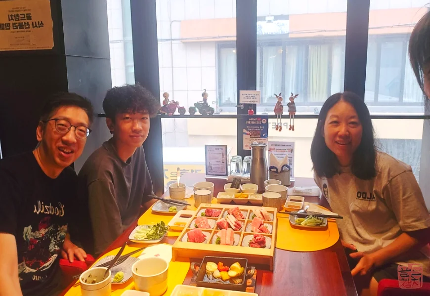 서울을 찾은 외국인 관광객의 미식 가이드, 홍콩 가족이 경험한 골드참치 신사점