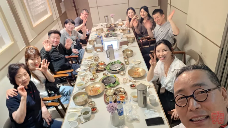 식당 직원 교육의 방법, 매월 벤치마킹 식사를 통한 성장